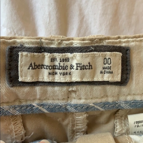 Abercrombie and Fitch low-rise shorts w/belt - Picture 2 of 2